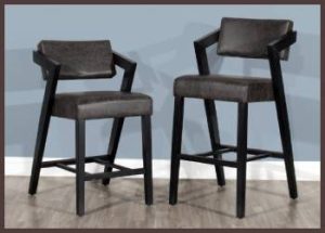 Read more about the article Swivel Vs. Non-Swivel Bar Stools: Navigating Your Choices