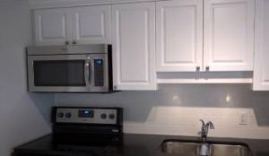 Read more about the article Waypoint Cabinets And KraftMaid: Comparing Two Cabinet Kings
