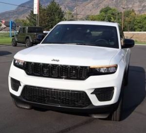 Read more about the article Grand Cherokee Limited Vs. Altitude: The Duel On The Driveway