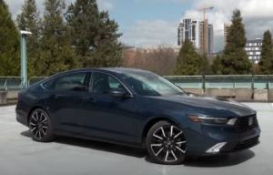 Read more about the article Honda Accord Hybrid Vs. Toyota Prius: A Green Showdown