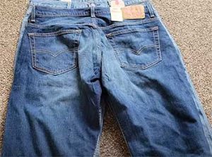 Read more about the article Levi’s 550 Vs. 569 Jeans: Which Style Is Right For You?