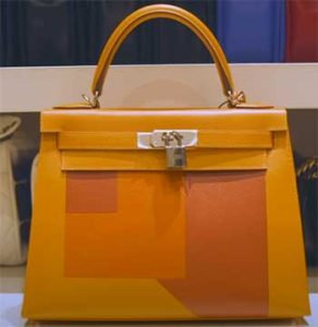 Read more about the article Why Are Birkin Bags So Expensive And Coveted? – A Closer Look!