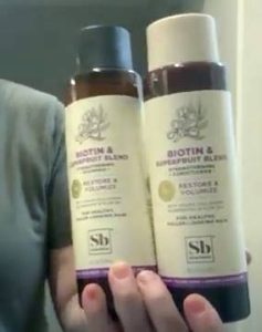 Read more about the article Biotin And Superfruit Blend Shampoo Reviews: Is It Worth It?