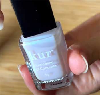 LONDONTOWN kur Illuminating Nail Concealer