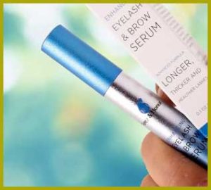 Read more about the article Terez & Honor Eyelash Serum Reviews: Is It Worth It?