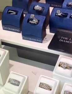 Read more about the article Why Is KAY Jewelers So Cheap Today? – A Closer Look!