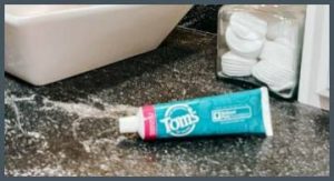 Read more about the article Tom’s Antiplaque & Whitening Toothpaste Review – Is It Worth It?