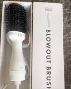 Read more about the article Bondi Boost Blowout Brush Reviews: Is It Worth It?