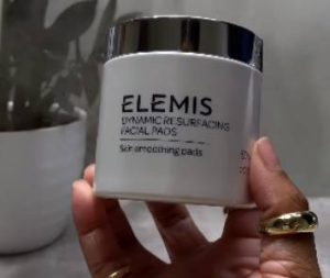 Read more about the article Elemis Dynamic Resurfacing Pads Reviews From My Personal Experience