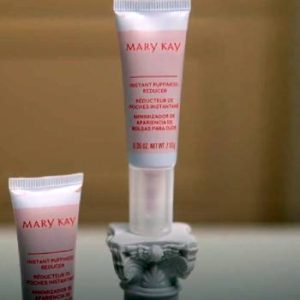 Read more about the article Mary Kay Instant Puffiness Reducer Review: Is It Worth It?