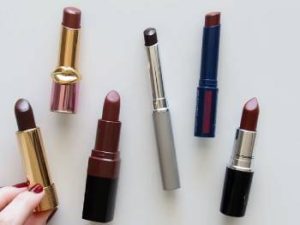 Read more about the article Clinique Black Honey Lipstick Review: Is It Worth It?