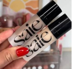 Read more about the article Saie Glowy Super Gel Reviews From My Honest Experience