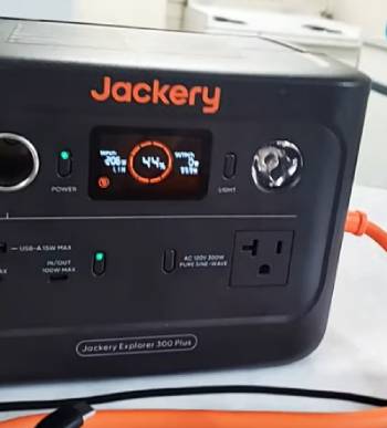 jackery 300 vs 300 plus