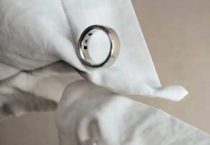 Read more about the article Calmi Ring Vs. Oura Ring: In-depth Difference
