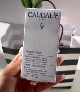 Read more about the article Vinoperfect Radiance Serum Review: Is It Worth It?