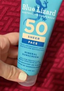 Read more about the article Blue Lizard Mineral Sunscreen Reviews From My Personal Experience