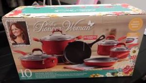 Read more about the article Pioneer Woman Cookware Reviews: Is It Worth It?